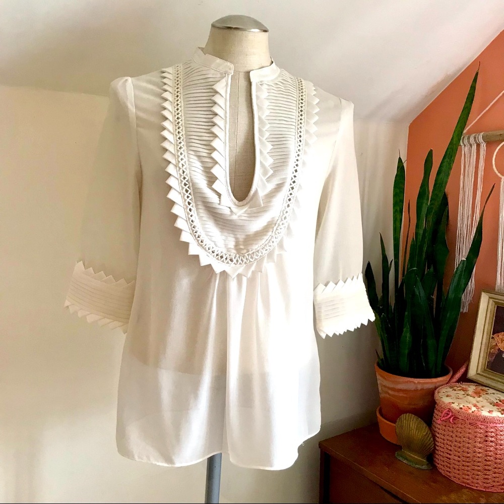 Elliatt White Short-Sleeved Blouse, Pleated Trim, Scooped Neck, Size XS